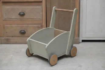 Lauflernwagen-Upcycling: Alte Möbel neu nutzen