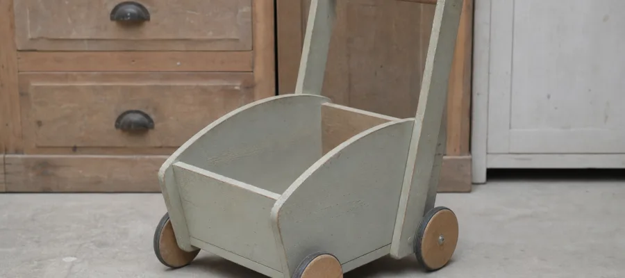 Lauflernwagen Upcycling-Ideen: Alte Moebel in individuelle Lauflernwagen verwandeln